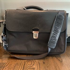 TUMI BLACK LEATHER FRONT FLAP BRIEFCASE